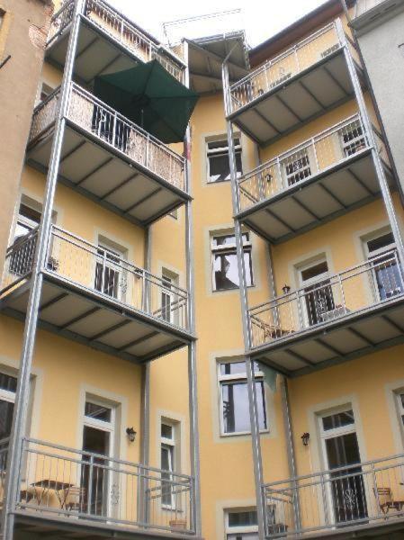 3-Raum-Fewo-Dresden-Zentrum-Balkon-Blick-Auf-Altstadt-L10 Buitenkant foto